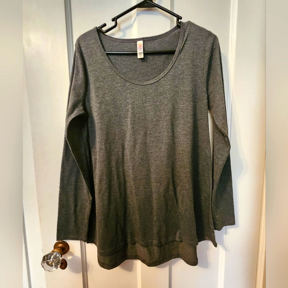 Lularoe Lynnae Long Sleeve Gray Top Size Medium